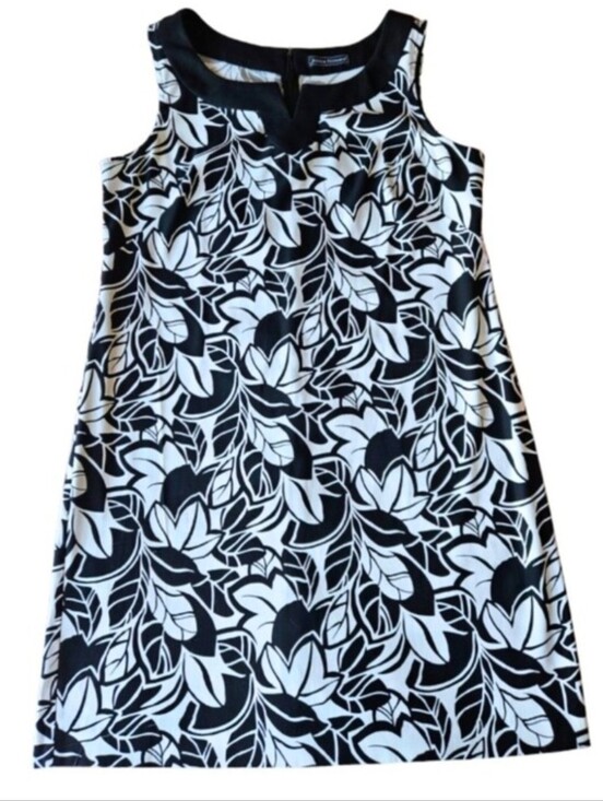 Jessica Howard Dresses & Skirts - Jessica Howard Black & White Floral Sleeveless Midi Dress